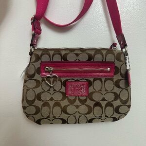 NWT Y2K 2000’s Coach Poppy Daisy Signature C Swingpack Crossbody Raspberry